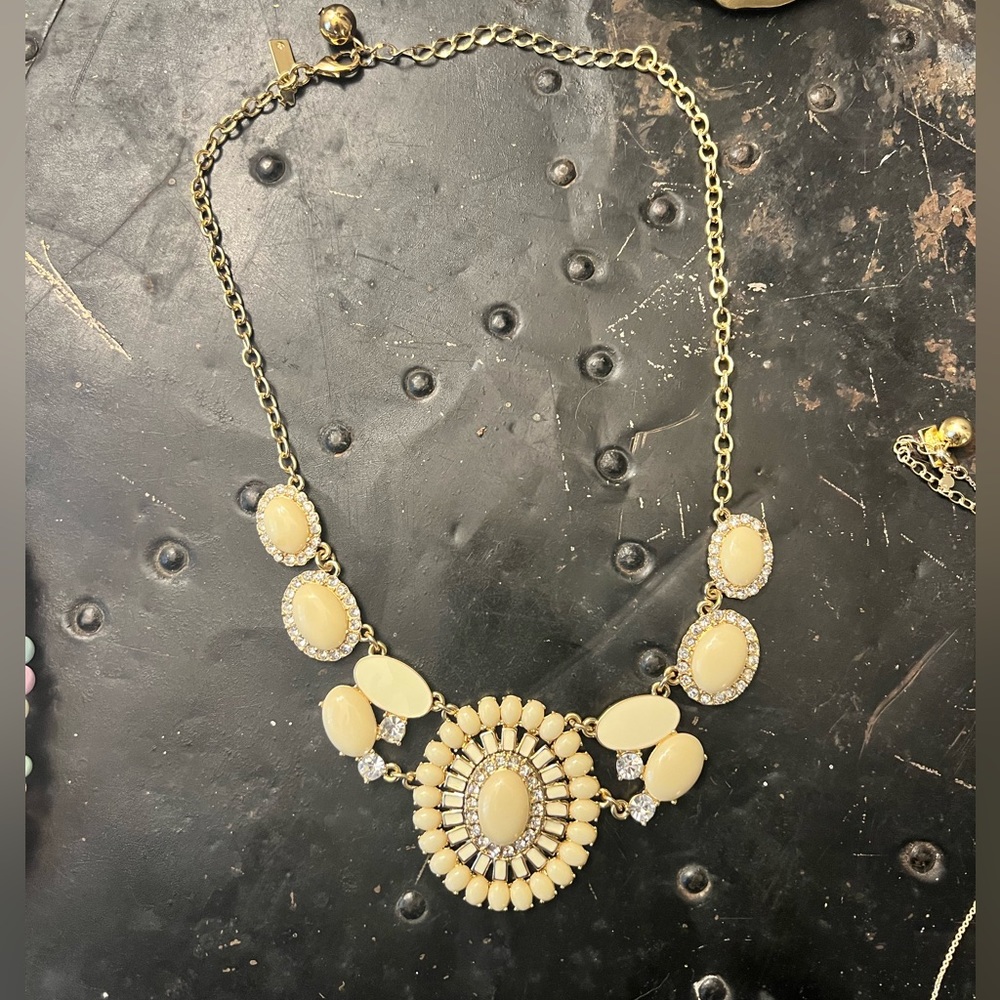 Gorgeous Kate spade necklace.
